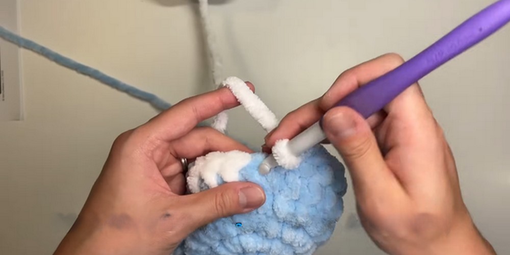 Crochet Pudgy Penguin step 2