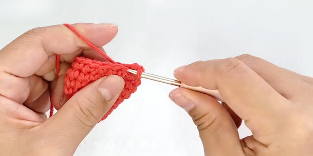 Crochet Strawberry Amigurumi step 3