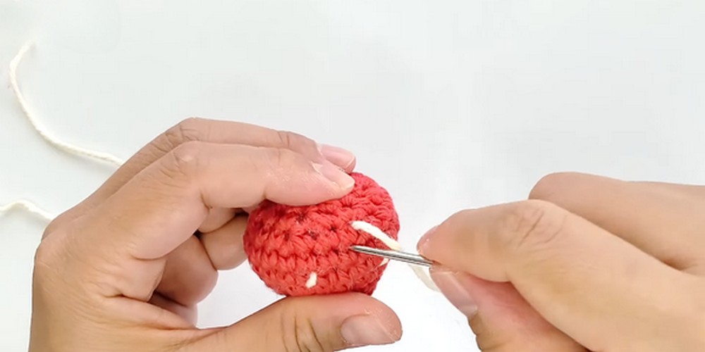 Crochet Strawberry Amigurumi step 4