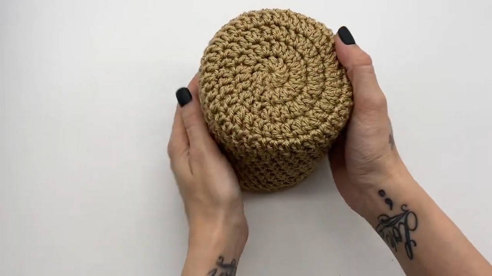 Crochet Toilet Paper Cover step 4