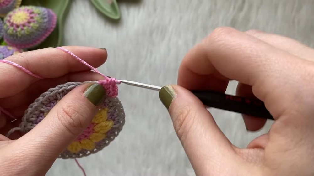 Crochet an Easter Egg step 5
