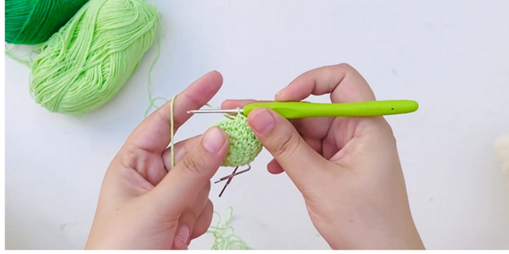 Crochet broccoli step 1