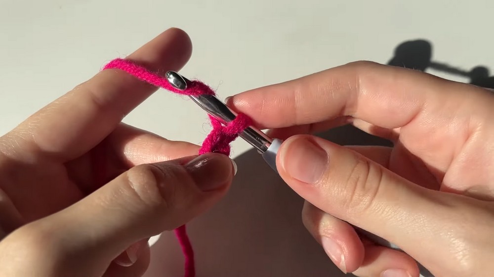 Simple Crochet Easy Bow Pattern step 1