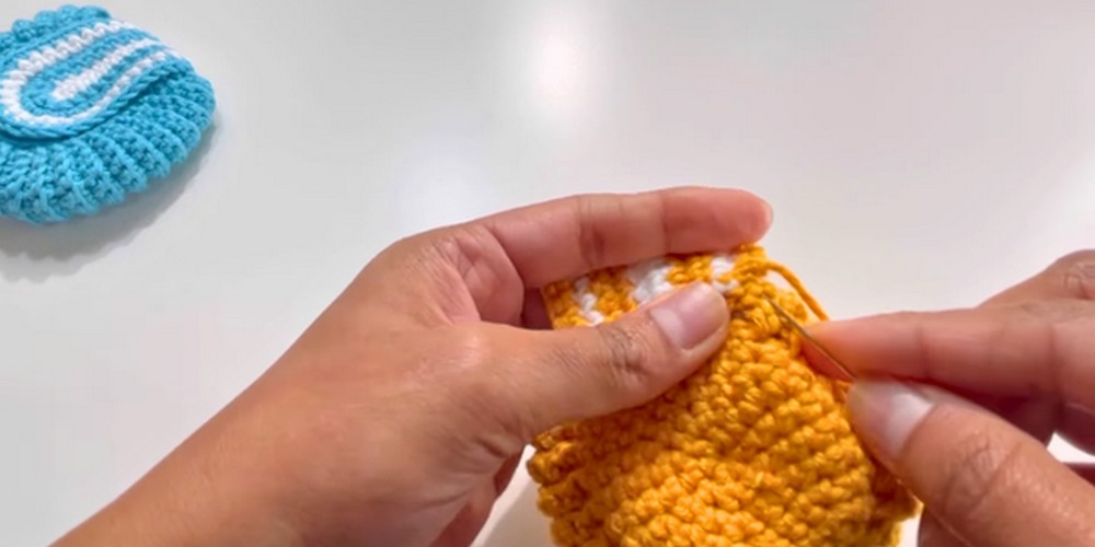 Small Crochet Round Pouch step 6
