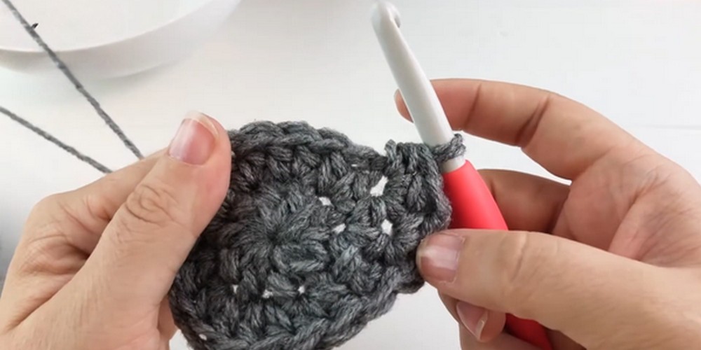 Thick Crochet Bowl Cozy step 2
