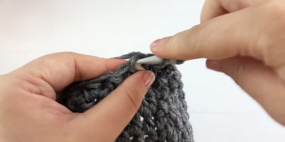 Thick Crochet Bowl Cozy step 3