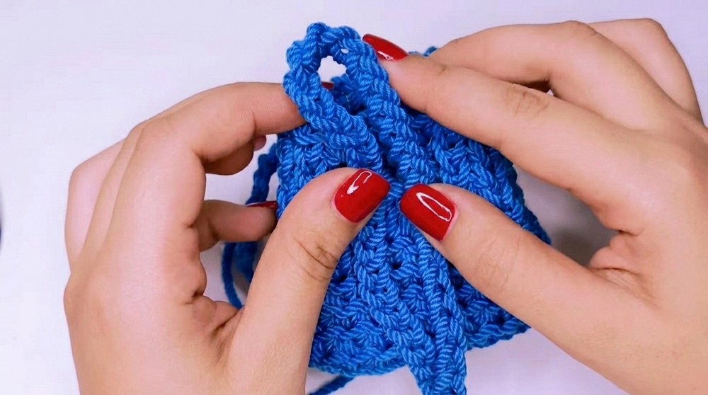 Wow! A Super Easy Crochet Miniature Backpack How to Crochet a Mini Backpack Step by Step 7