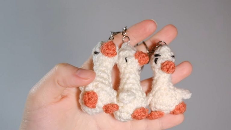 Crochet Goose Keychain Pattern For Charming Gifts