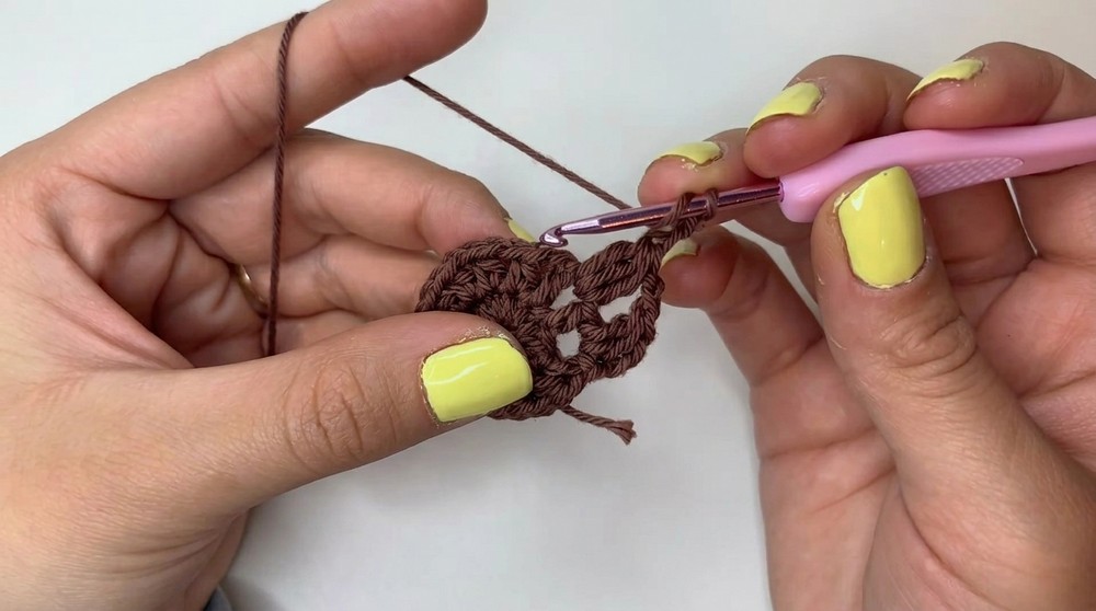 Colorful Crochet Coaster Patterns With Yarn Scraps 3