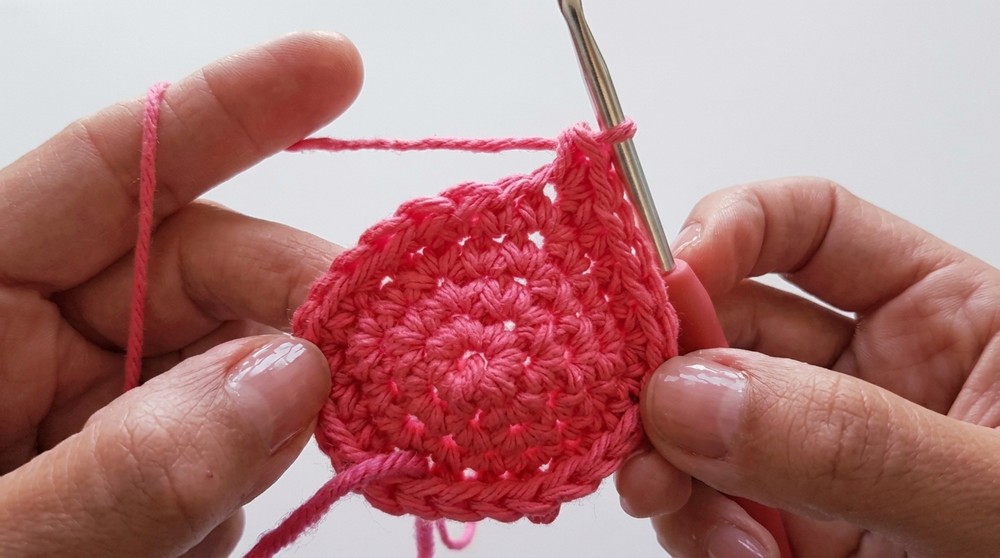 Colorful Crochet Coaster Patterns With Yarn Scraps 4