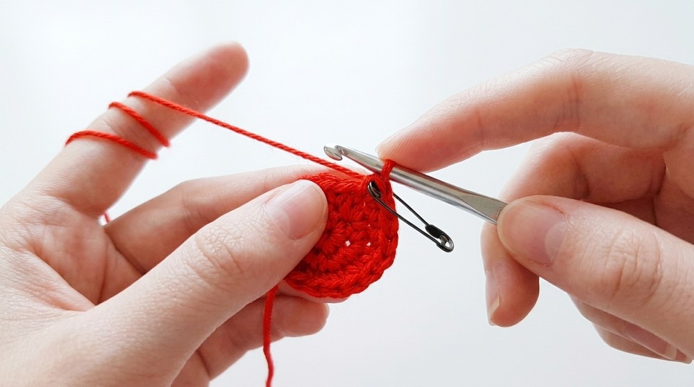 Crochet Coin Purse Keychain Pattern To Carry Little Treasures 3