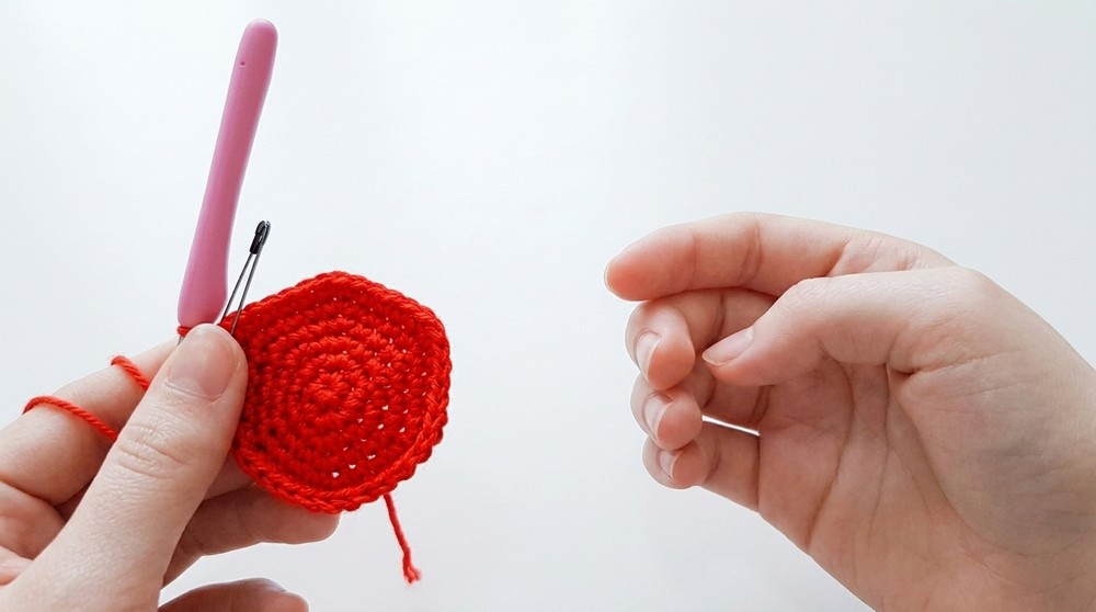 Crochet Coin Purse Keychain Pattern To Carry Little Treasures 4