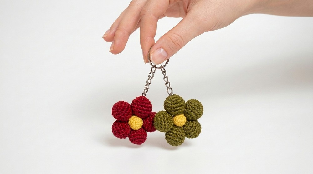 Crochet Flower Keychain Pattern For Mother’s Day Gifts 2