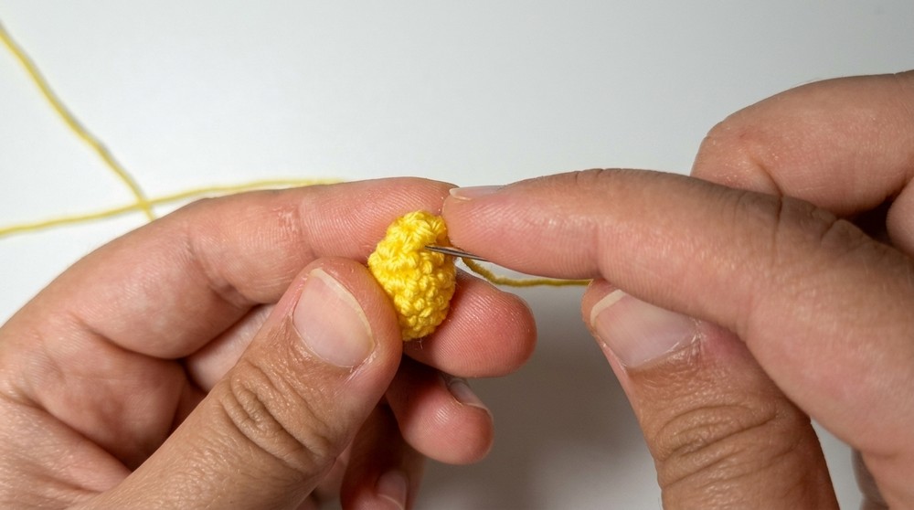 Crochet Flower Keychain Pattern For Mother’s Day Gifts 3