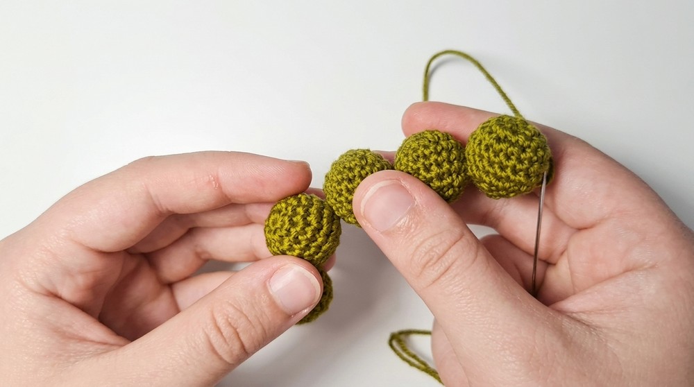 Crochet Flower Keychain Pattern For Mother’s Day Gifts 5