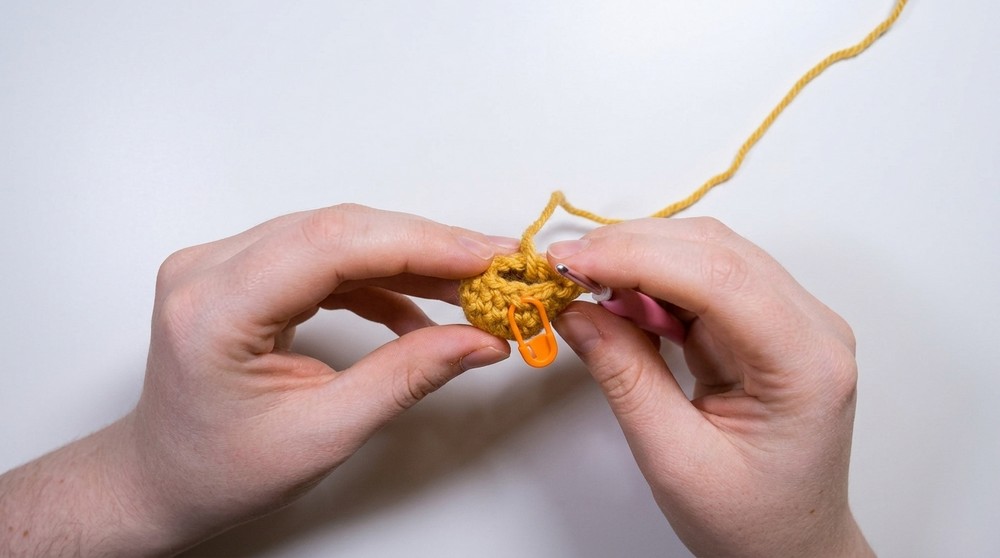 Crochet Goose Keychain Pattern For Charming Gifts 3