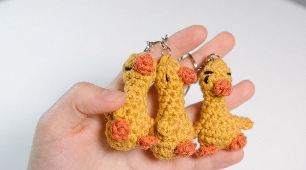 Crochet Goose Keychain Pattern For Charming Gifts 7