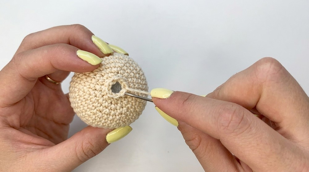 Cutest Crochet Chicken With Heart Balloon Pattern 5