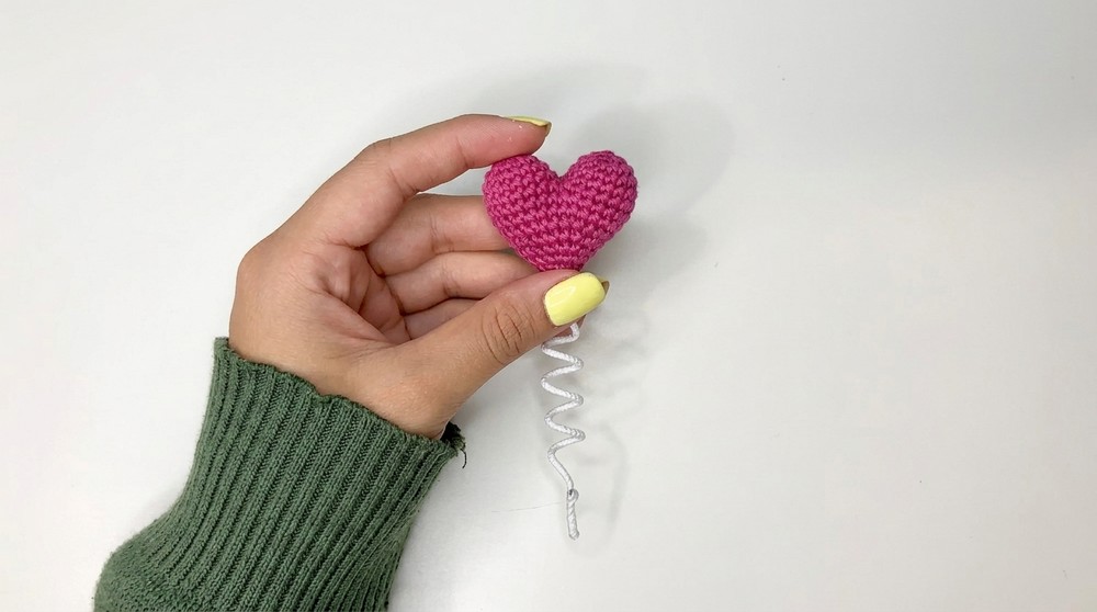 Cutest Crochet Chicken With Heart Balloon Pattern 6