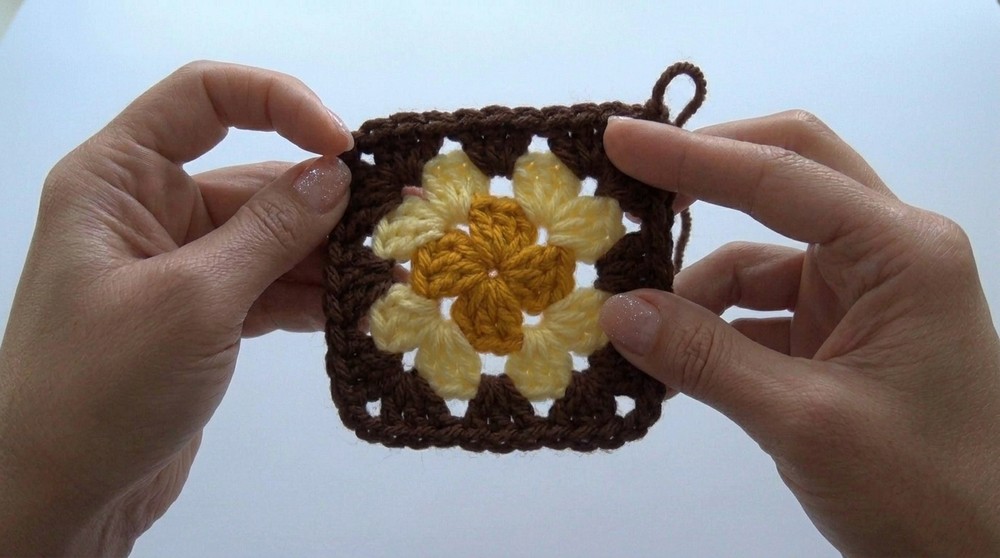 Vibrant Crochet Granny Square Cowl Pattern 5