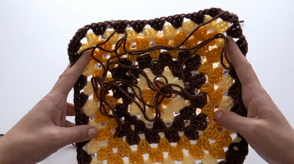 Vibrant Crochet Granny Square Cowl Pattern 6