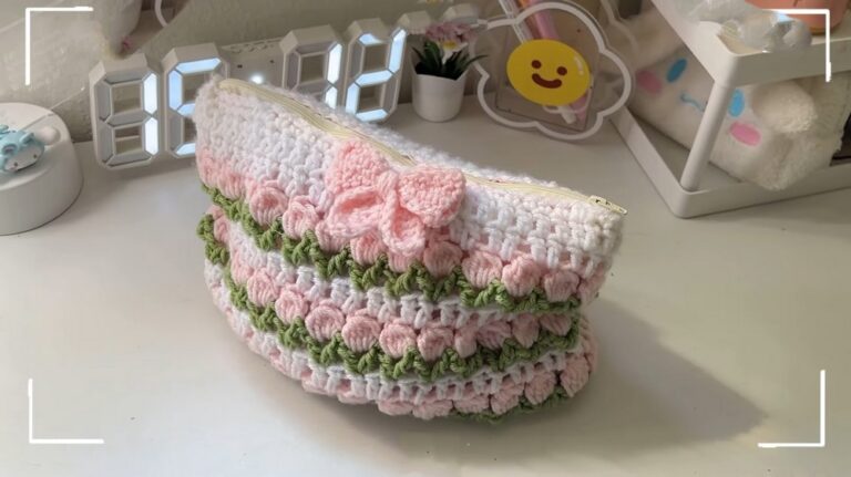 Crochet Tulip Makeup Bag Pattern For Spring Projects
