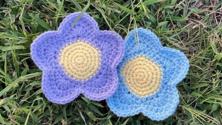Elegant Crochet Flower Coaster Pattern for Tea-Time Charm