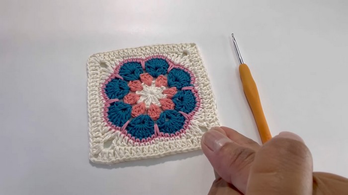 Vibrant Crochet Flower Granny Square Pattern 5