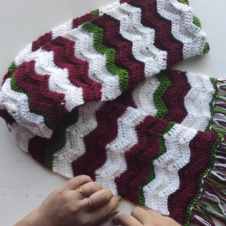 Pretty Crochet X’ mas Chevron Scarf Pattern for Everyday Wear