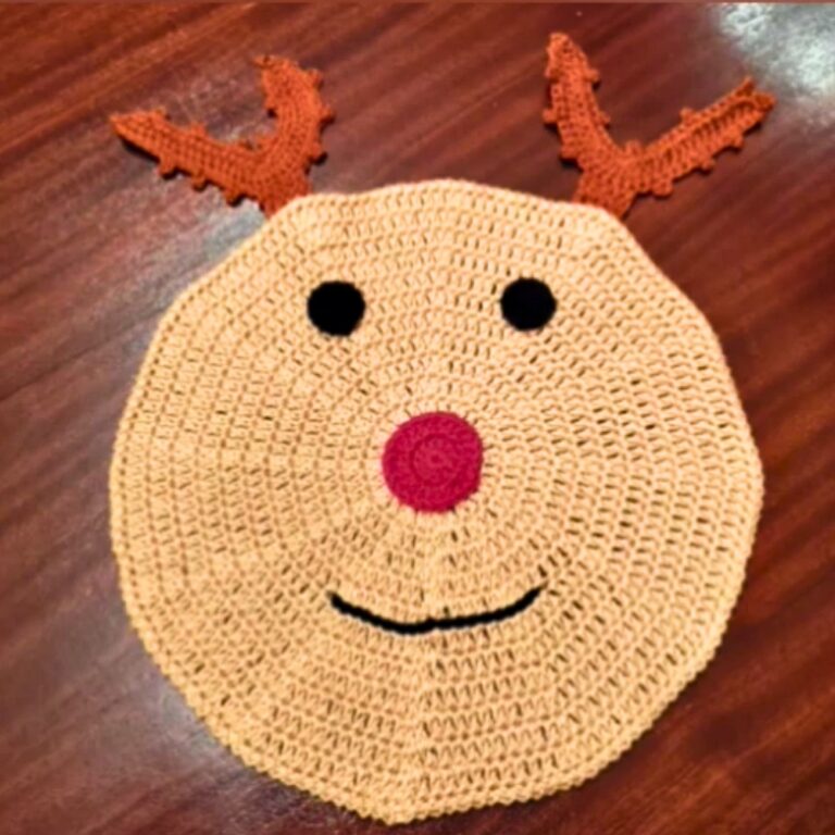 Elegant Crochet Reindeer Doily Pattern to Highlight Centerpieces