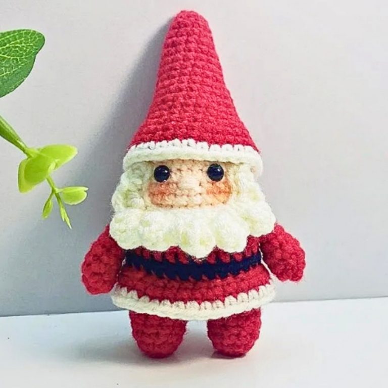 Lovely Crochet Santa Claus Pattern for Special Gift