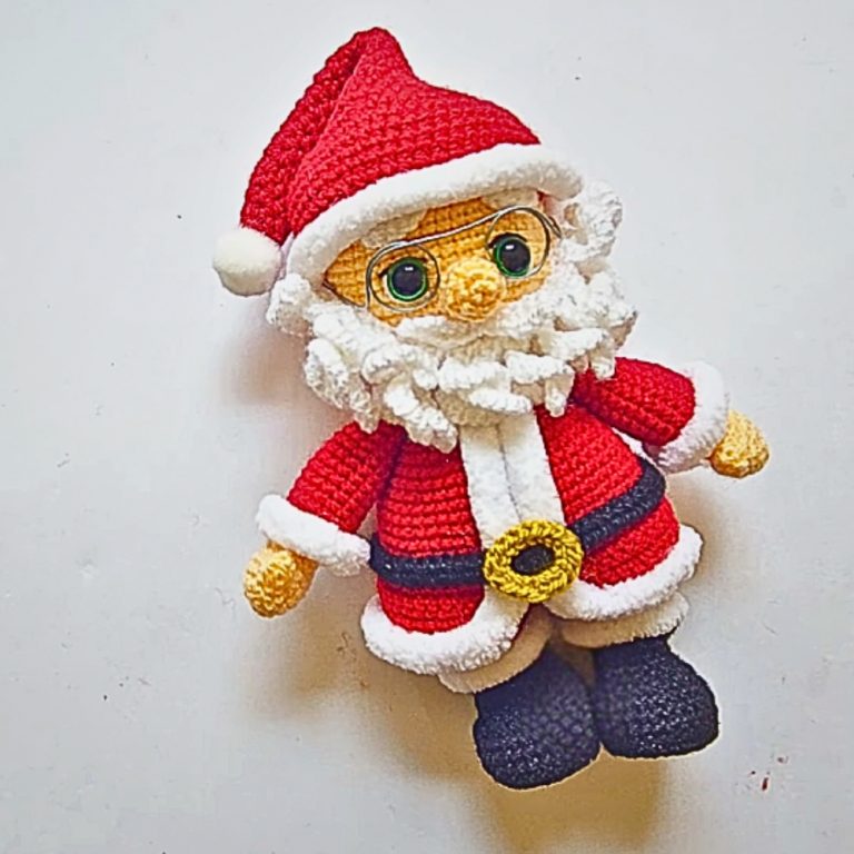 Charming Crochet Santa Claus Perfect for Holiday Cheer