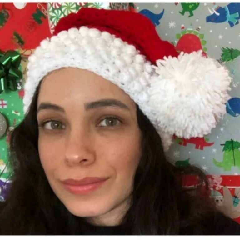 Free Crochet Santa Hat Laura Pattern to Spread Seasonal Joy