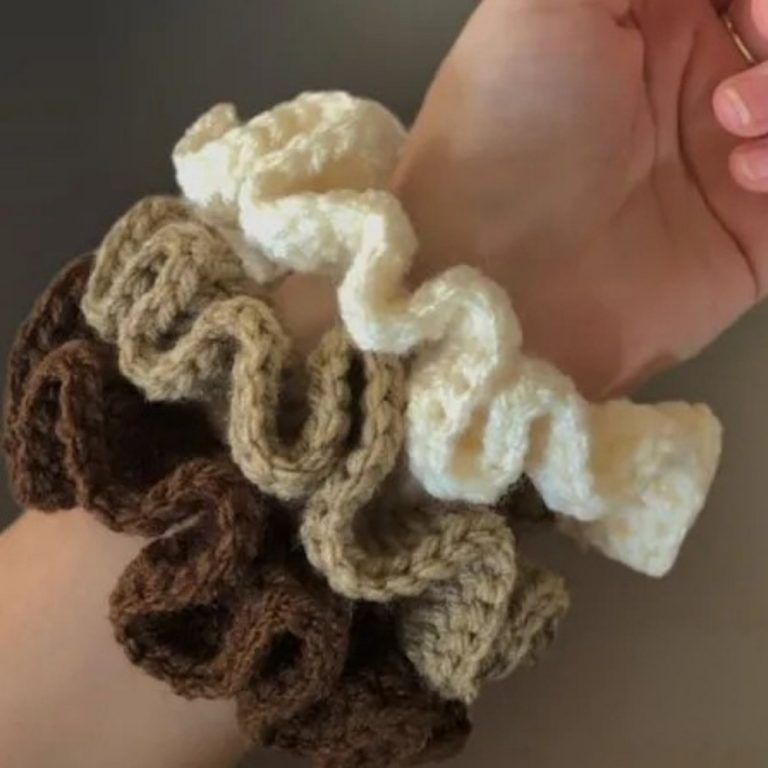 Sleek Crochet Scrunchie Inspirations with a Cozy Feel