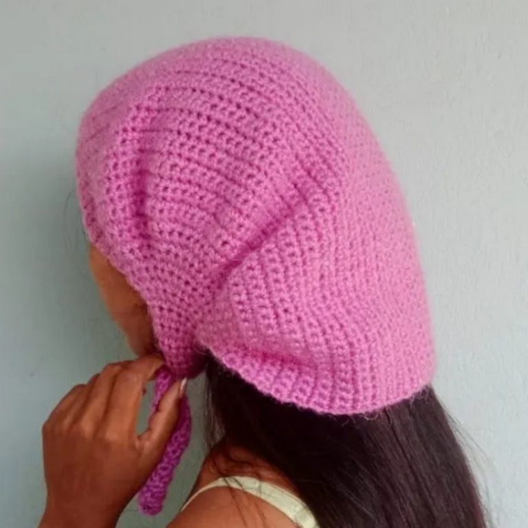 Modern Crochet Women’s Scarf Looks with Classy Appeal