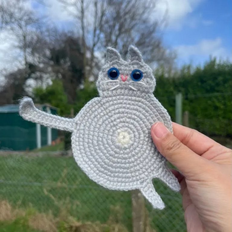Adorable Crochet Cat Coaster for Cute Table Decor