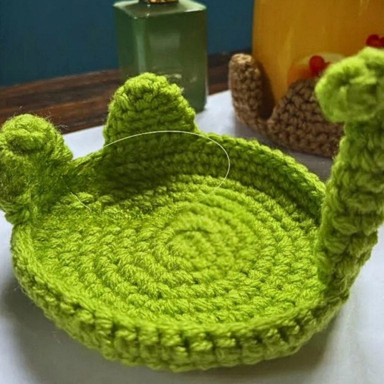 Fun-Loving Crochet Cat Coaster Perfect for Playful Vibes