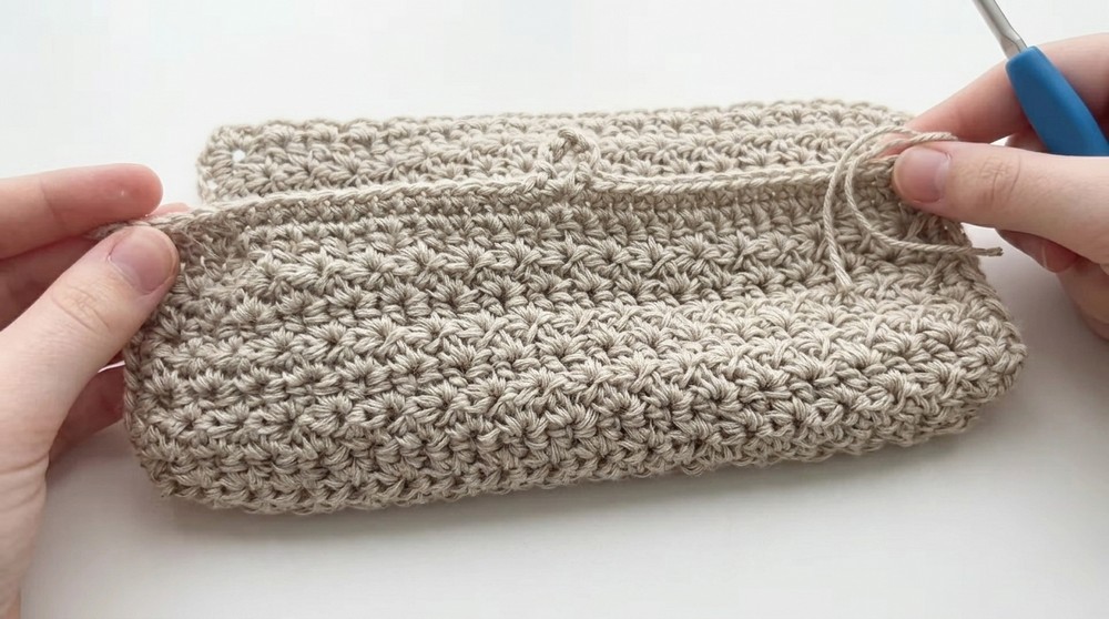 Elegant Crochet Clutch Pattern to Carry With Confidence 6