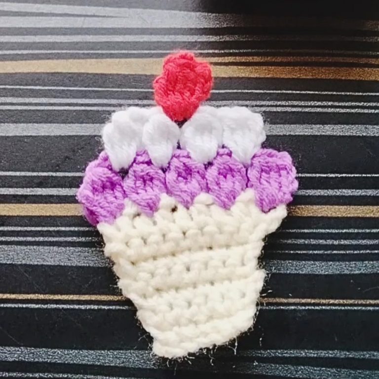 Sparkling Crochet Cupcake Applique to Brighten Table