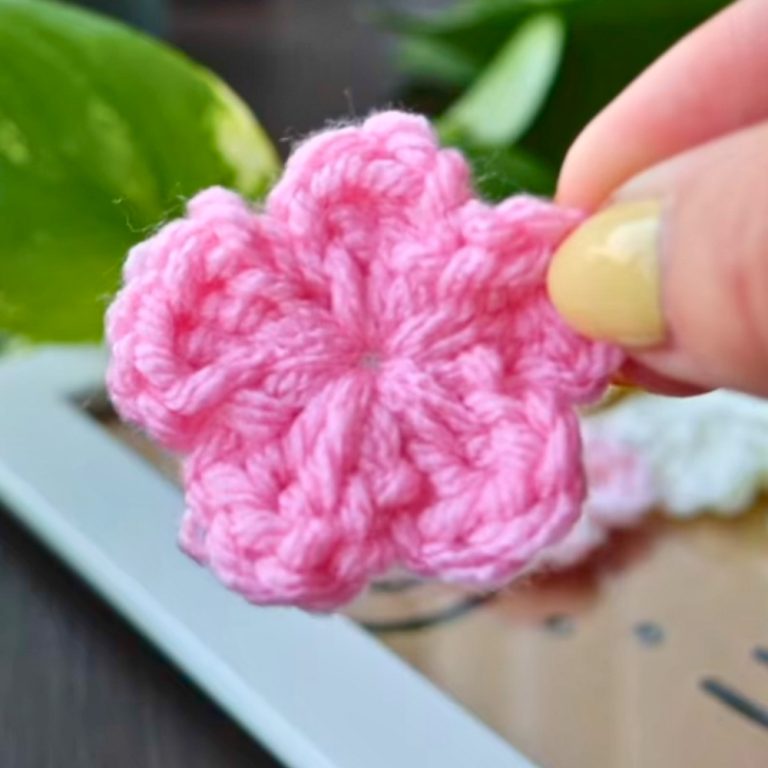 Sophisticated Crochet Tiny Flower A Statement of Cute Luxury