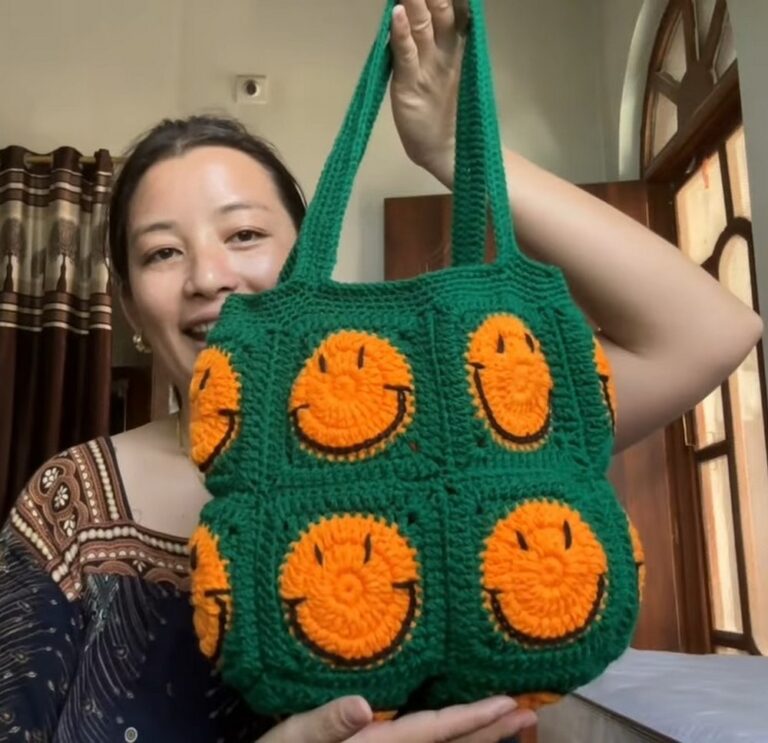 Colorful Crochet Smiley Face Tote Bag for Fresh Trends