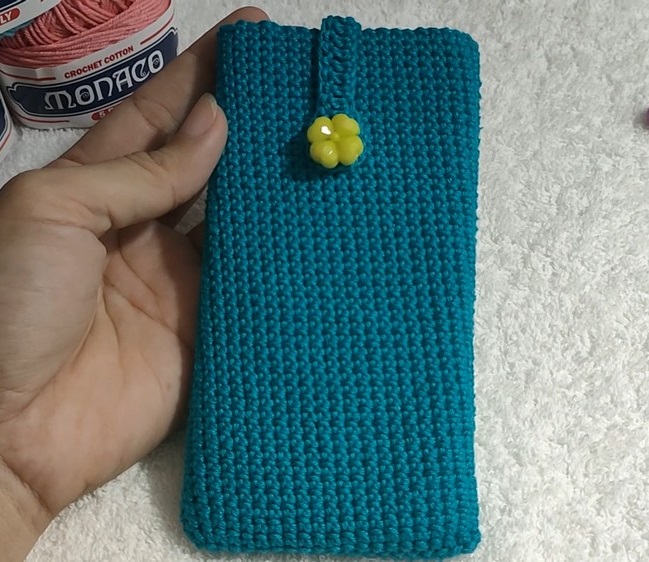 Pretty Crochet Phone Case for Everyday Convenience