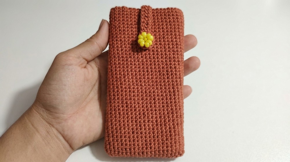 Pretty Crochet Phone Case for Everyday Convenience 2