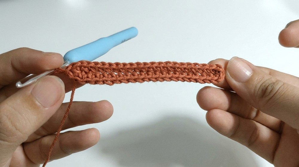 Pretty Crochet Phone Case for Everyday Convenience 4