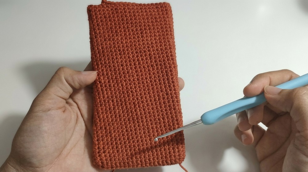 Pretty Crochet Phone Case for Everyday Convenience 5