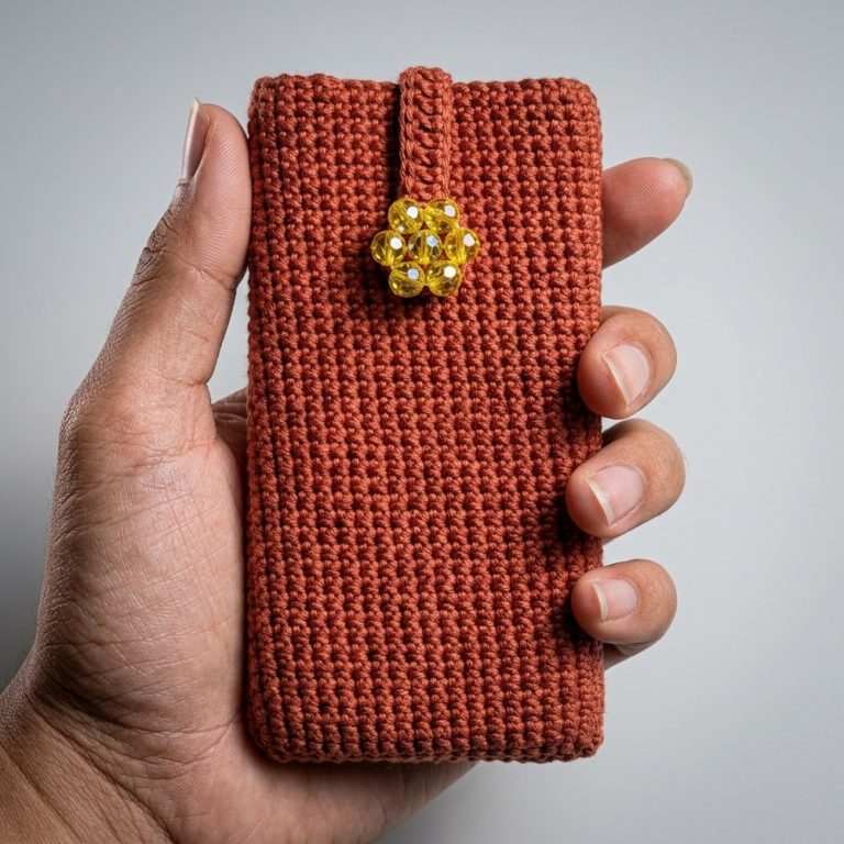 Pretty Crochet Phone Case for Everyday Convenience 8