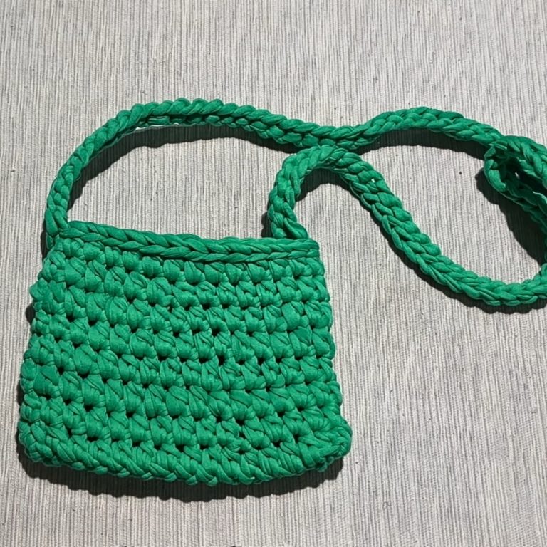 Fresh Crochet T-shirt Yarn Bag for Everyday Fashion