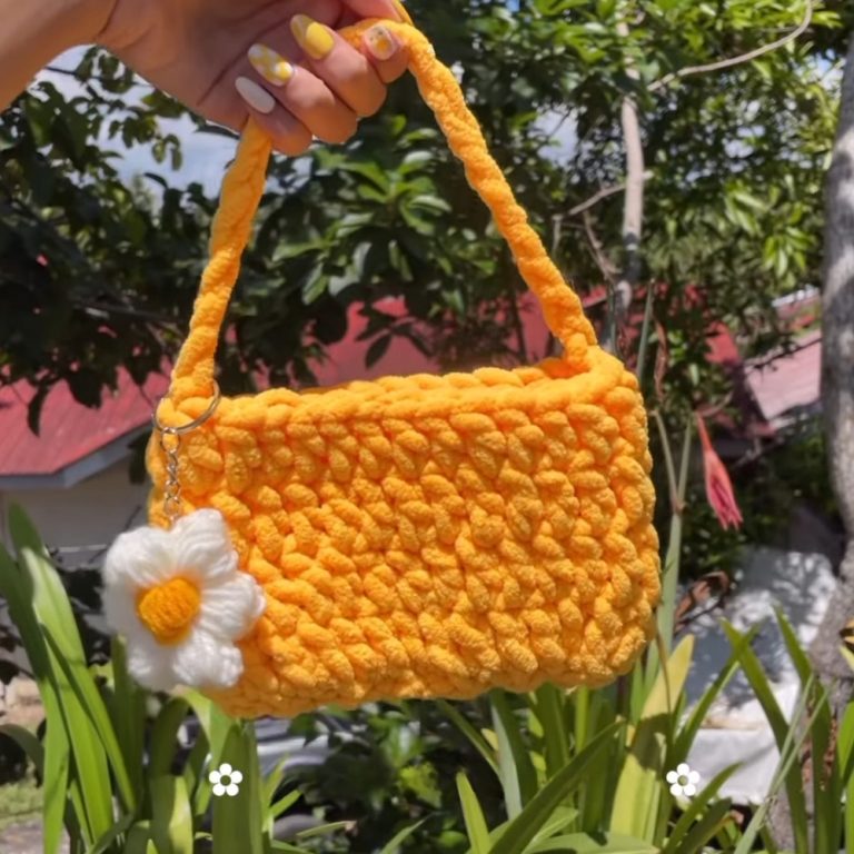 Minimalist Crochet Daisy Chunky Bag for Soft Sophistication