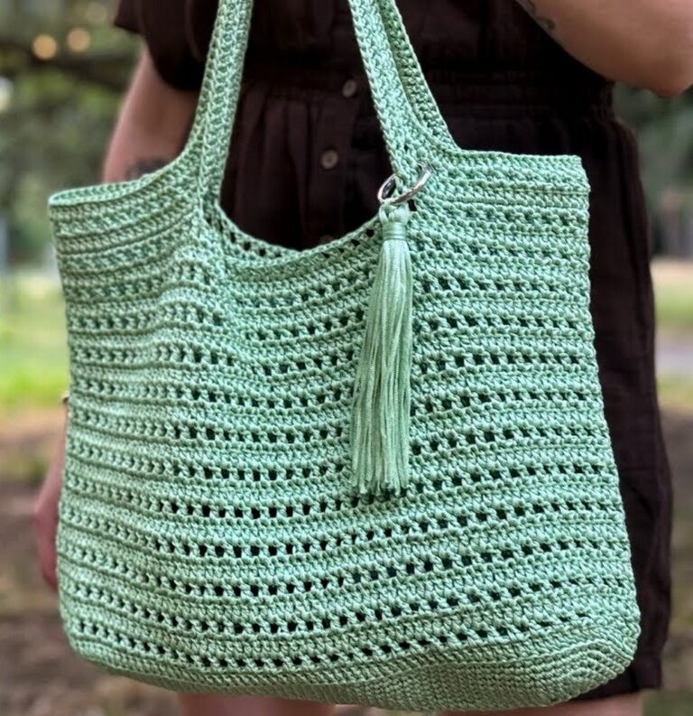 Free Crochet Shopper Pattern With a Modern Look