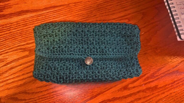Elegant Crochet Clutch Pattern to Carry With Confidence